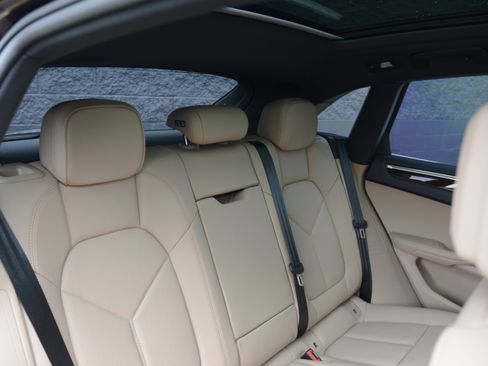 Certified 2026 Porsche Macan AWD/4WD image 35