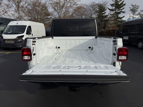 Used 2022 Jeep Gladiator Rubicon w/ Cold Weather Group image 8