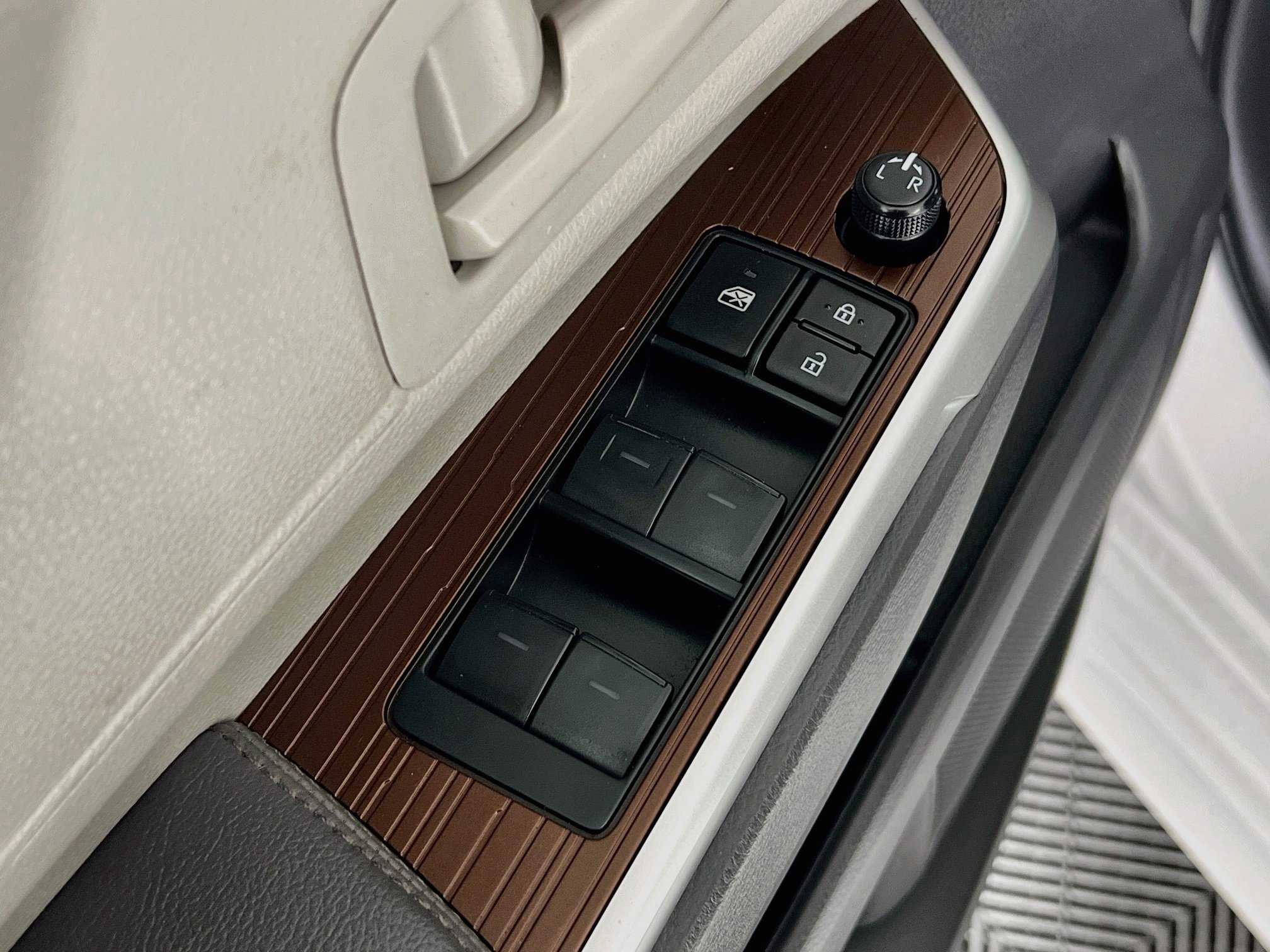 Certified 2024 Toyota Sienna LE w/ LE Plus Package AWD/4WD image 19