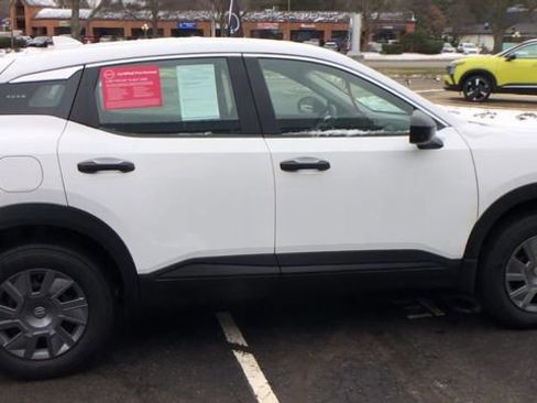 Certified 2025 Nissan Kicks S image 9