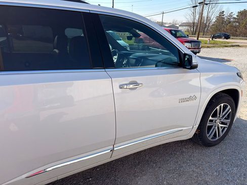 Used 2023 Chevrolet Traverse High Country image 5