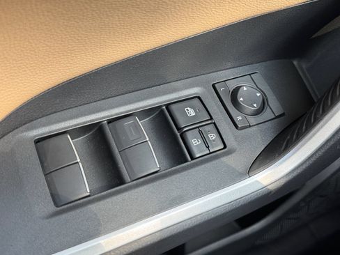 Used 2020 Toyota RAV4 Limited AWD/4WD image 18