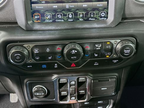 Used 2023 Jeep Wrangler Sahara w/ Cold Weather Group image 23