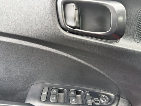 Used 2023 Hyundai Venue Limited w/ Cargo Package FWD image 20