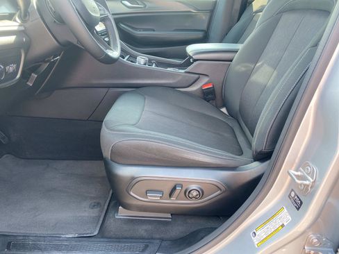 Used 2025 Jeep Grand Cherokee Laredo RWD image 23