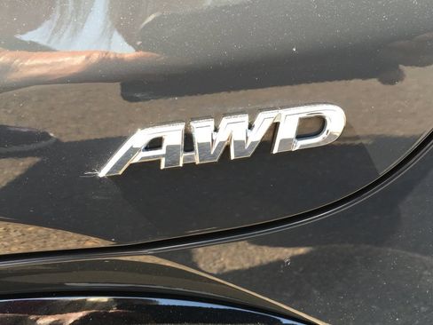 Used 2025 Toyota Corolla SE AWD/4WD image 4