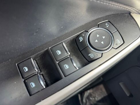 Used 2021 Ford Explorer Limited w/ Equipment Group 301A AWD/4WD image 28