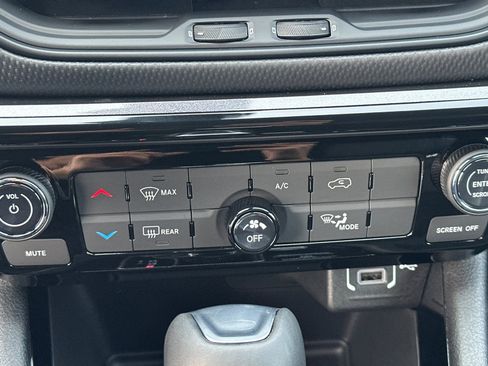 New 2026 Jeep Compass Latitude image 24