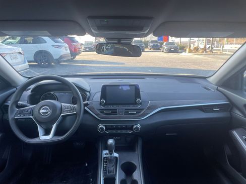 Used 2025 Nissan Altima 2.5 SV image 32