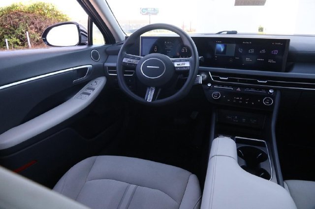 Used 2025 Hyundai Sonata SEL FWD image 22