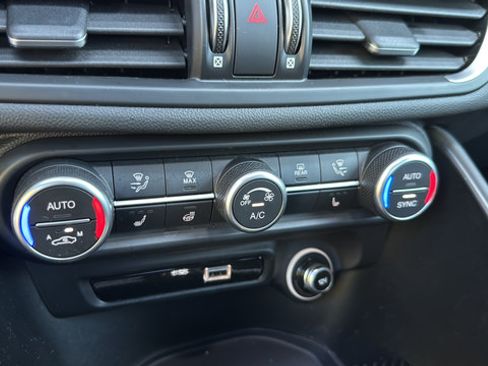 Used 2023 Alfa Romeo Giulia Estrema RWD image 19