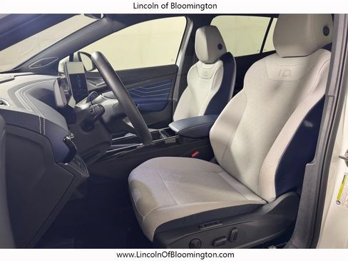 Used 2025 Volkswagen ID.4 Pro S Plus AWD/4WD image 14