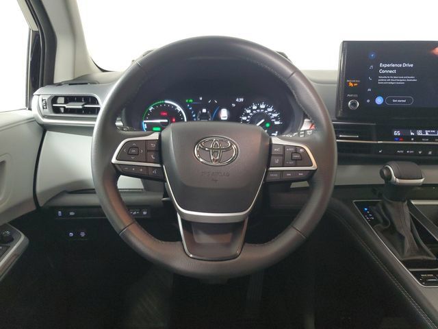Used 2026 Toyota Sienna XLE FWD image 16