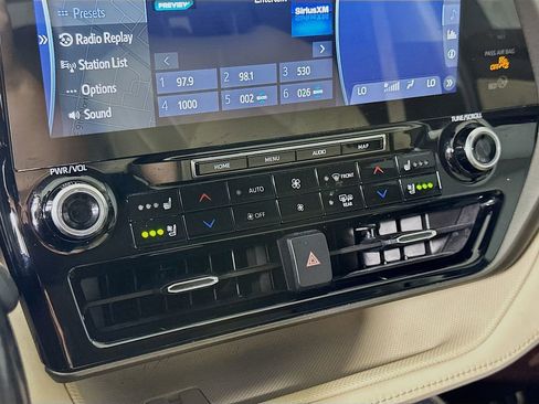 Used 2021 Toyota Highlander Limited FWD image 28