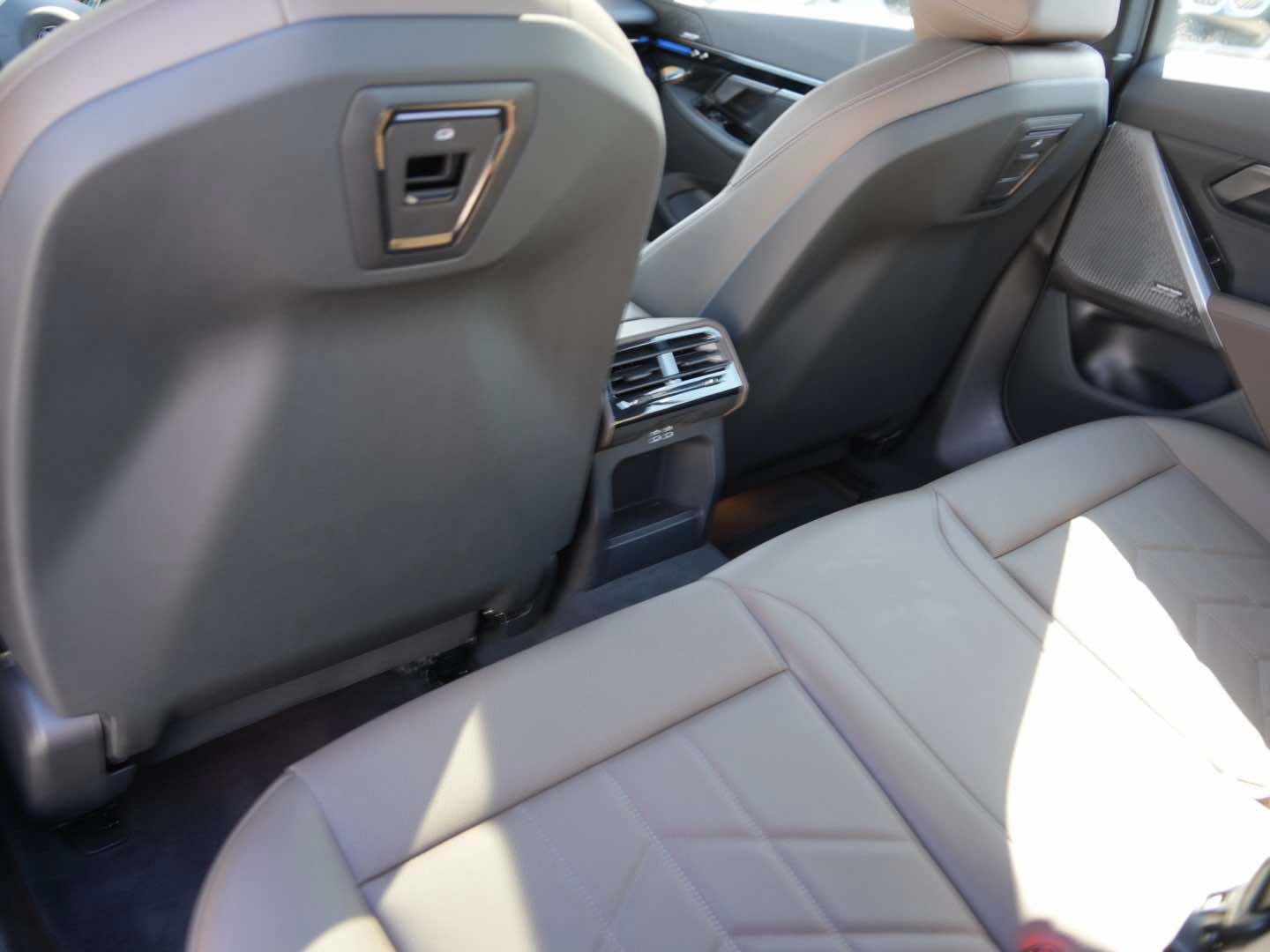 Used 2026 BMW 530i w/ Convenience Package RWD image 8