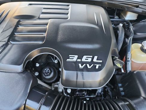 Used 2019 Dodge Challenger SXT image 33