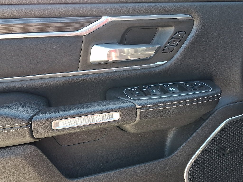 Used 2023 RAM 1500 Laramie AWD/4WD image 22