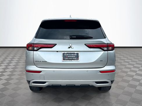 Used 2024 Mitsubishi Outlander SE FWD image 6