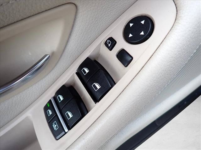 Used 2011 BMW 535i xDrive Sedan AWD/4WD image 13