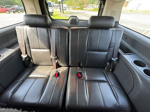 Used 2014 Chevrolet Suburban LT w/ Luxury Package RWD image 27