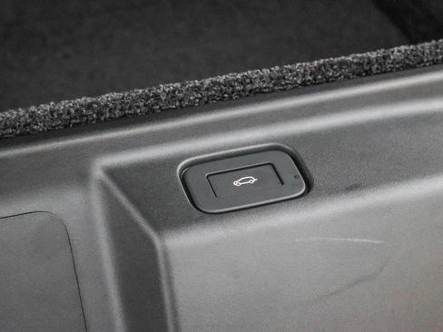 New 2025 Land Rover Range Rover Long Wheelbase SE image 42