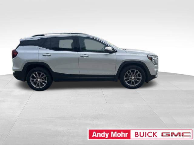 Used 2022 GMC Terrain SLT w/ Infotainment Package II FWD image 2