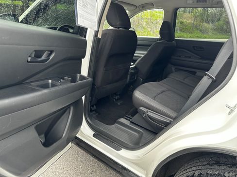 Used 2023 Nissan Pathfinder SV AWD/4WD image 18