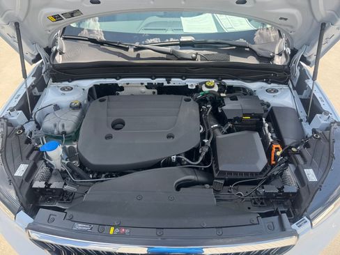 Certified 2025 Volvo XC40 B5 Ultra AWD/4WD image 16