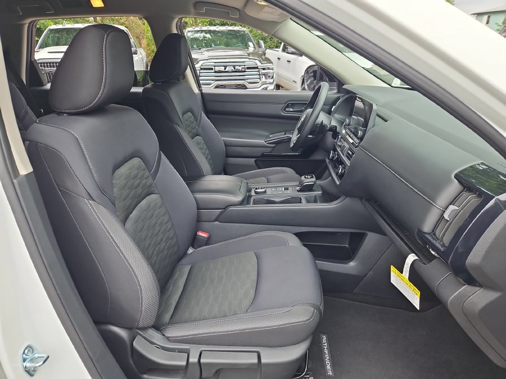 Used 2025 Nissan Pathfinder S AWD/4WD image 16