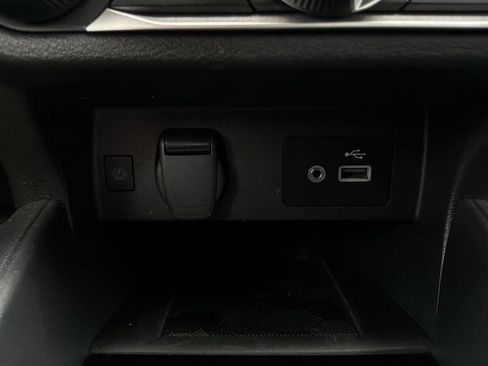 Used 2025 Nissan Versa SV FWD image 25