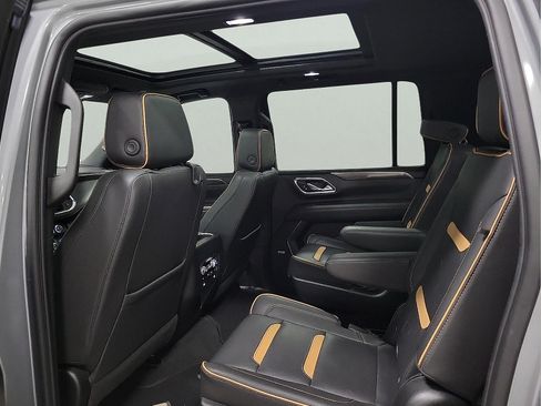 Used 2023 GMC Yukon XL AT4 AWD/4WD image 8