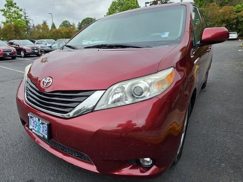Used 2011 Toyota Sienna LE FWD image 6