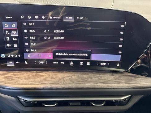 Used 2025 Audi Q5 Premium w/ Convenience Package image 14