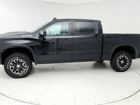 Used 2023 Chevrolet Silverado 1500 ZR2 w/ Technology Package image 2