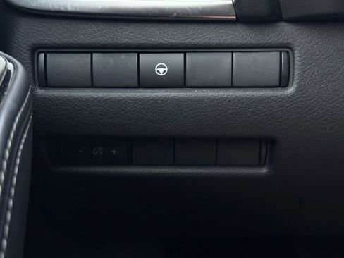 Used 2023 Nissan Rogue SV image 28