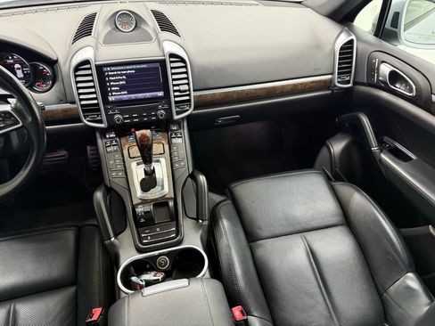 Used 2018 Porsche Cayenne Platinum Edition image 32