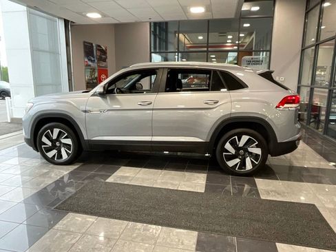 Used 2025 Volkswagen Atlas Cross Sport SE AWD/4WD image 4