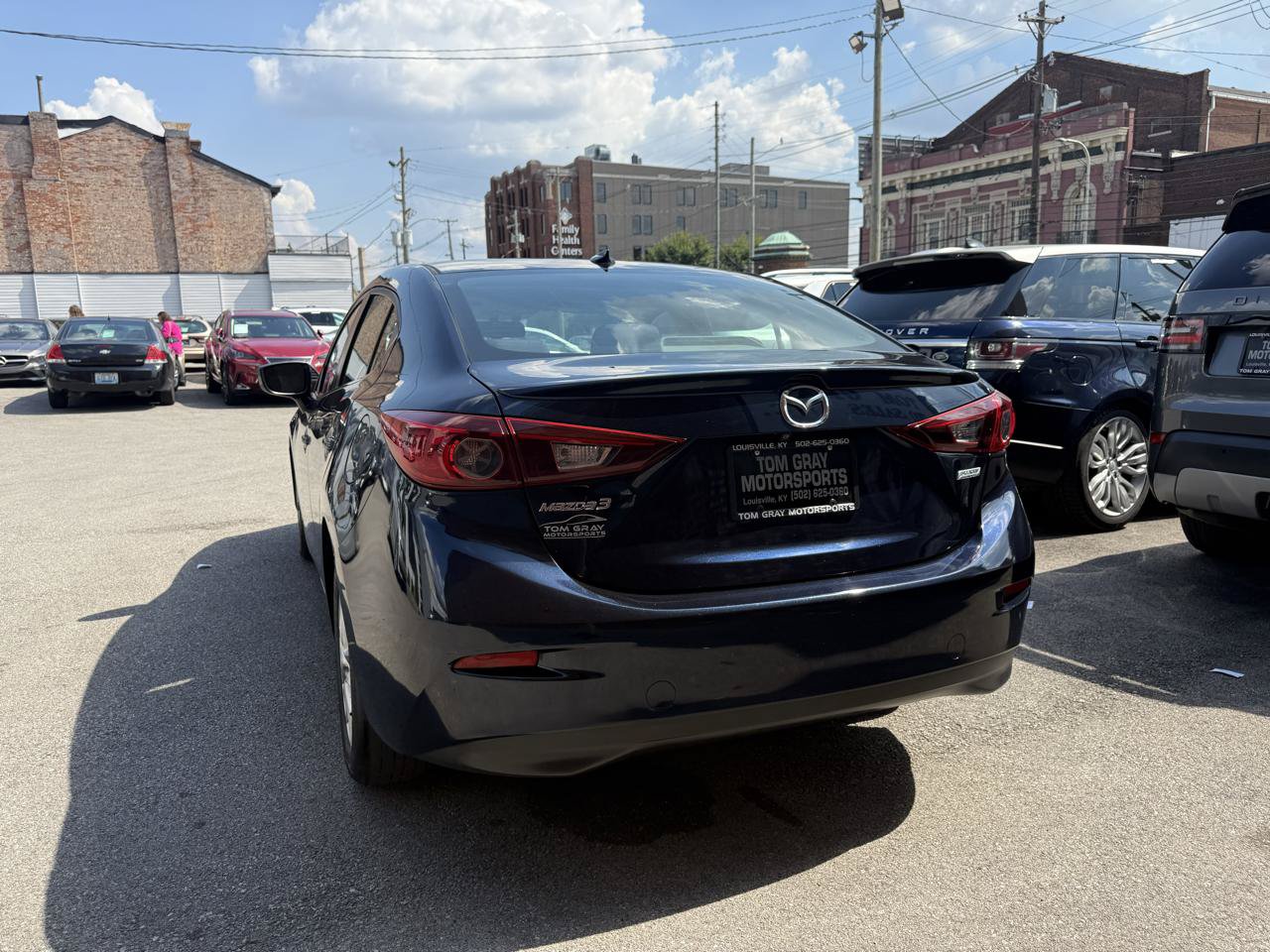 Used 2016 MAZDA MAZDA3 i Touring w/ Popular Equipment Package FWD image 4