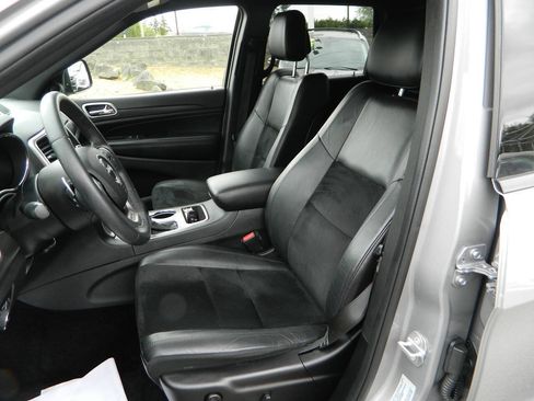 Used 2017 Jeep Grand Cherokee Altitude AWD/4WD image 12