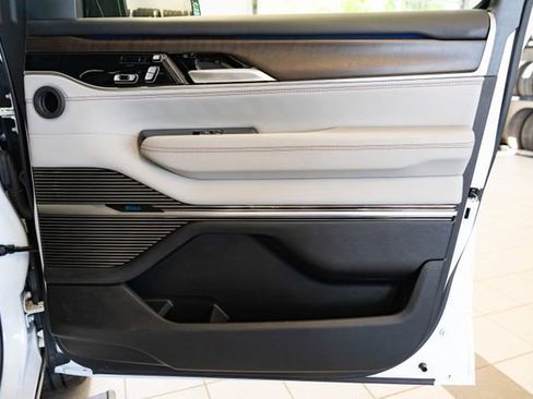 Used 2023 Jeep Grand Wagoneer 4WD w/ Flexible Seating Group image 35