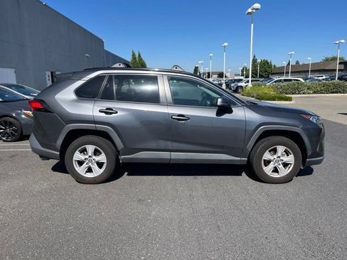 Used 2020 Toyota RAV4 XLE w/ Carpet Mat Package FWD image 4