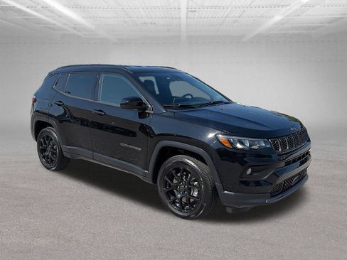 Used 2025 Jeep Compass Latitude w/ Convenience Group AWD/4WD image 8
