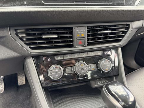 Used 2024 Volkswagen Jetta SE FWD image 25