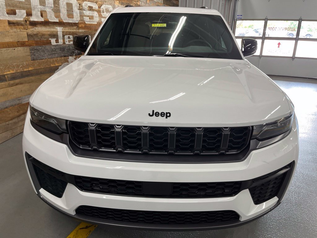 New 2026 Jeep Grand Cherokee Altitude AWD/4WD image 6