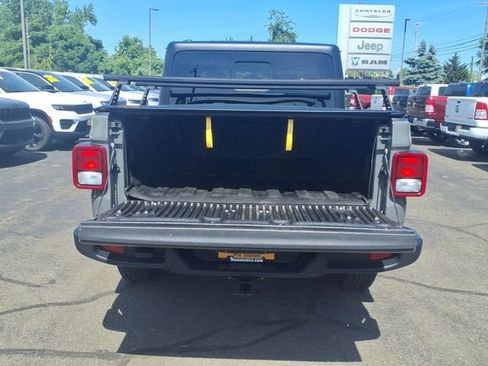 Used 2023 Jeep Gladiator Sport AWD/4WD image 7