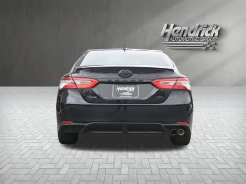 Used 2020 Toyota Camry SE image 8