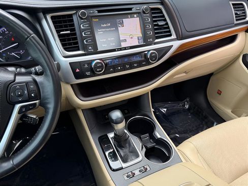 Used 2019 Toyota Highlander Limited Platinum image 48