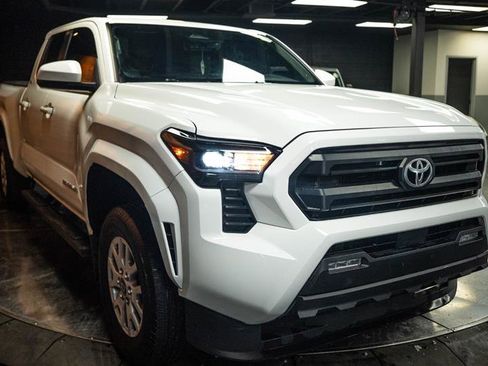 Used 2024 Toyota Tacoma SR5 AWD/4WD image 5