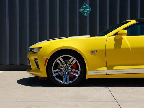 Used 2016 Chevrolet Camaro SS RWD image 24