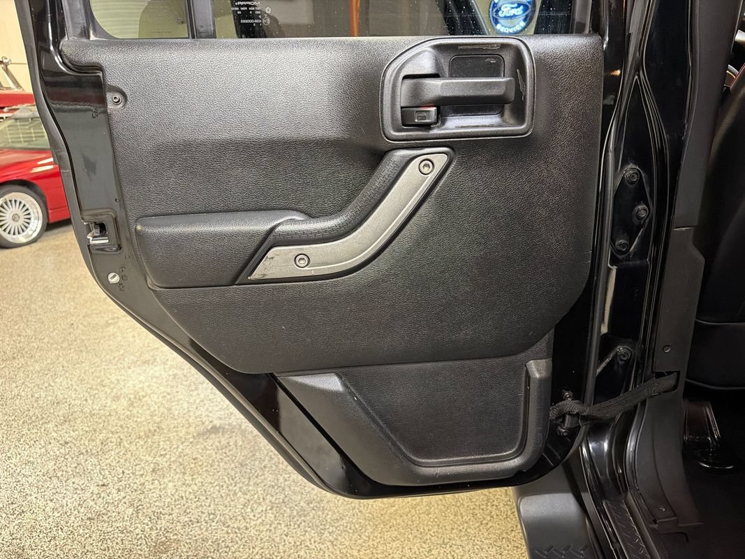 Used 2015 Jeep Wrangler Unlimited Sport w/ Quick Order Package 24S AWD/4WD image 31